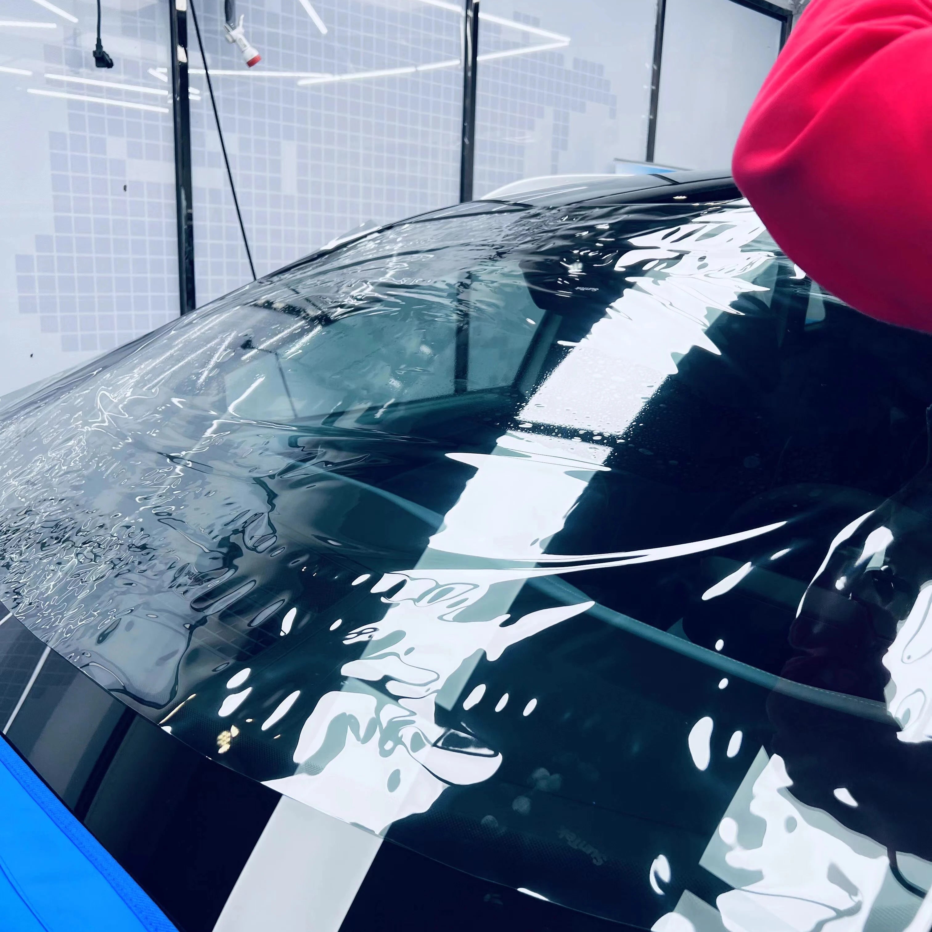 فيلم عزل عالي بتقنية النانو سيراميك كربون لنوافذ السيارات من مادة PET شفافة عالية الوضوح وزجاجية، فيلم شمسي غير عضوي بالجملة لنوافذ السيارات